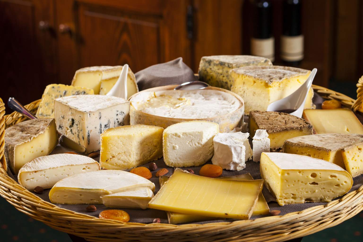 beaufort-cheese-platter-reblochon-hotel-restaurant-the-calgary